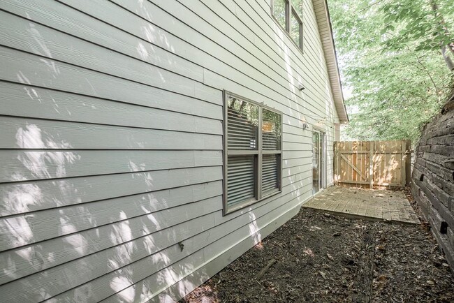 Building Photo - 70 Gardenia Dr NW