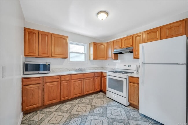 Building Photo - 491 Beach 44th St