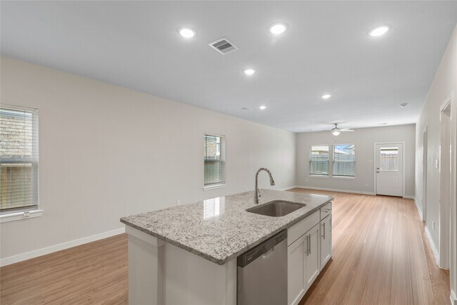 Building Photo - 5811 Quest Valley Dr