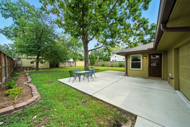 Building Photo - 1714 Parana Dr