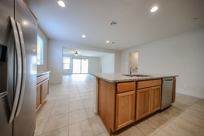 Building Photo - 4 Bedroom + Den in Foothills at Northpointe