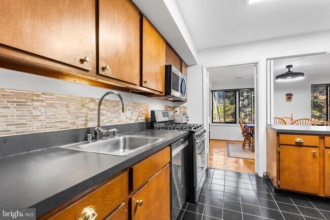 Building Photo - 110 Cross Keys Rd