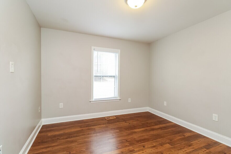 Building Photo - 104 Farmwood Dr