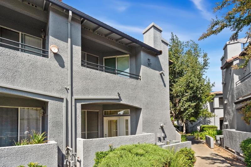 Building Photo - 5201 Laguna Oaks Dr
