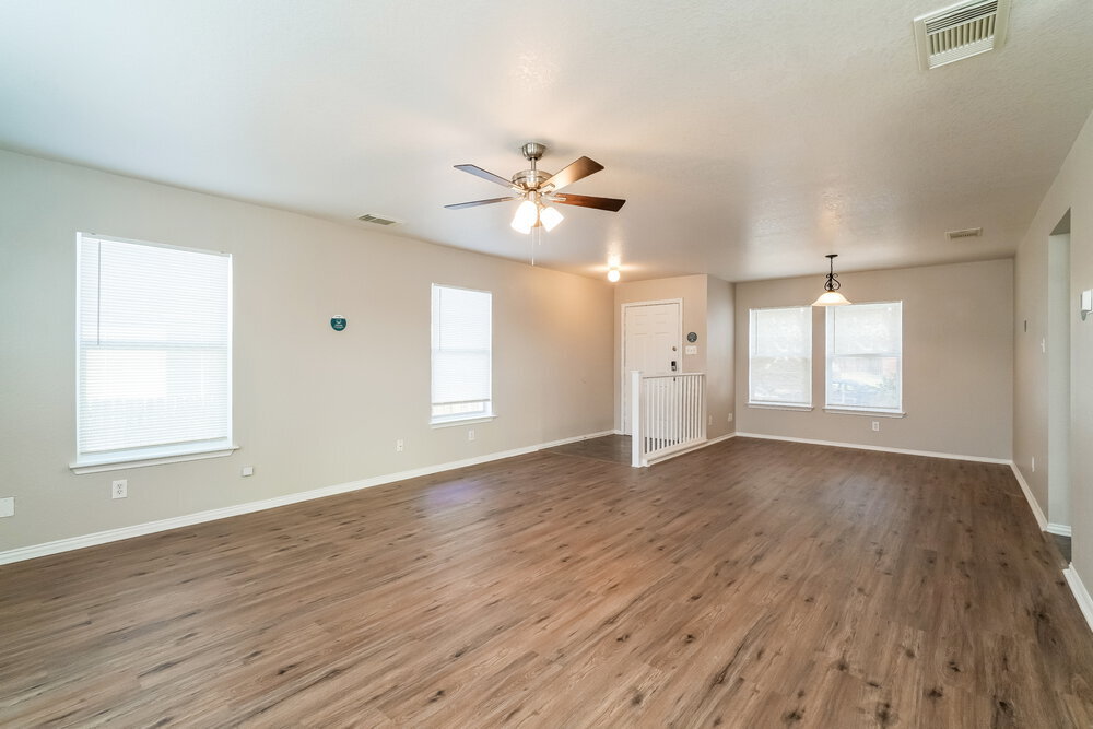 Building Photo - 6631 Highland Grass