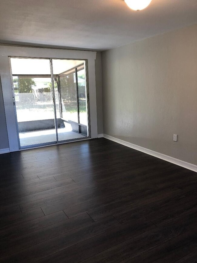 Building Photo - 1 Bed 1 Bath Remodeled Home | Pet Friendly | Washer Dryer Hook Ups | Section 8 Welcome
