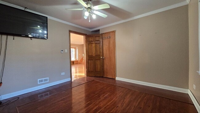 Building Photo - Large 5-Bedroom Home with Backyard Pool, G...