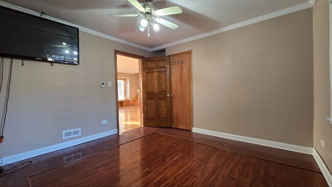 Building Photo - Large 5-Bedroom Home with Backyard Pool, Garage & Fenced Yard