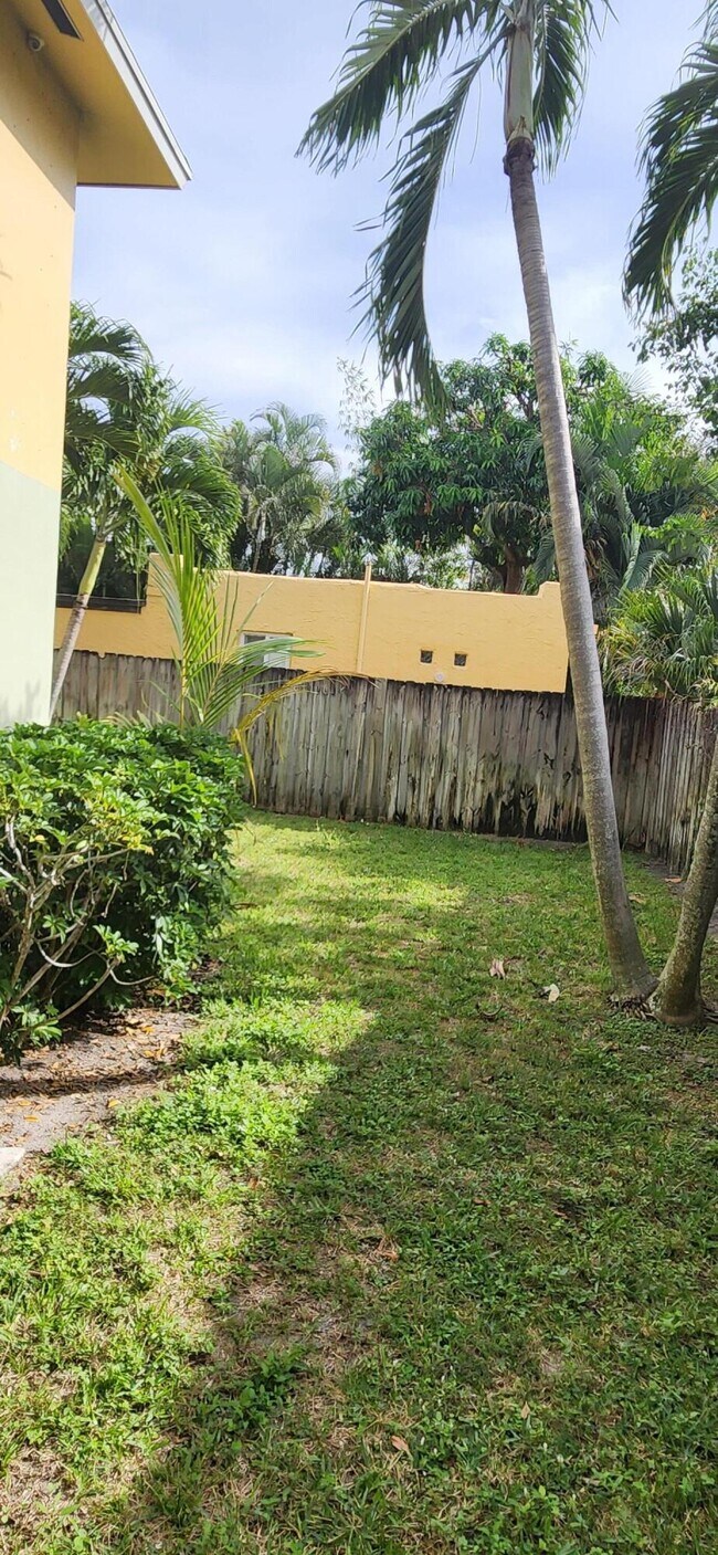 Building Photo - 248 NE 12th St