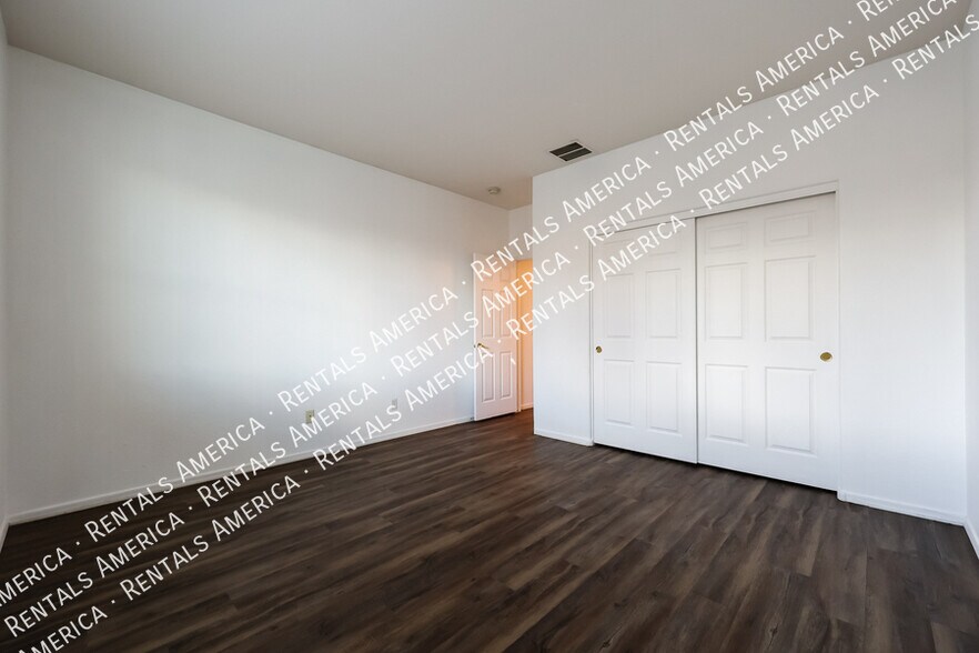 Building Photo - 10417 W Windsor Ave