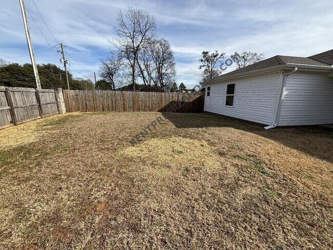 Building Photo - 224 Bradford Circle - Available Now!