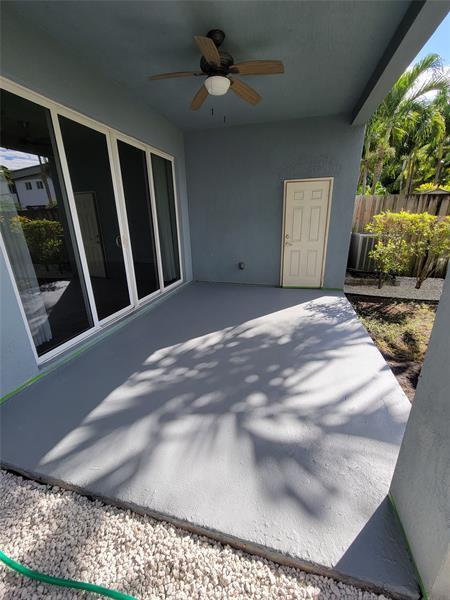 Building Photo - 1135 NE 3rd Ave