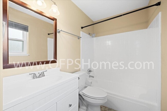 Building Photo - 1112 Coral Dr