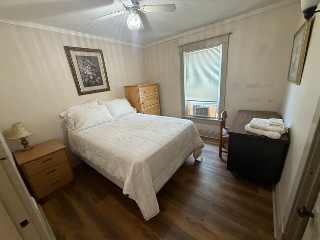 Building Photo - 33 Maple Ave