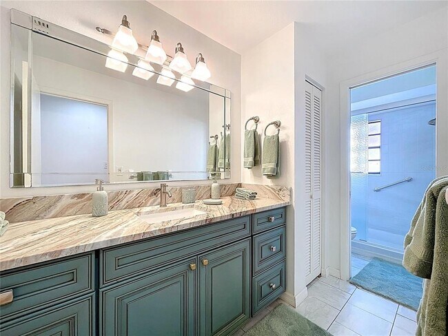 Building Photo - 4646 La Jolla Dr