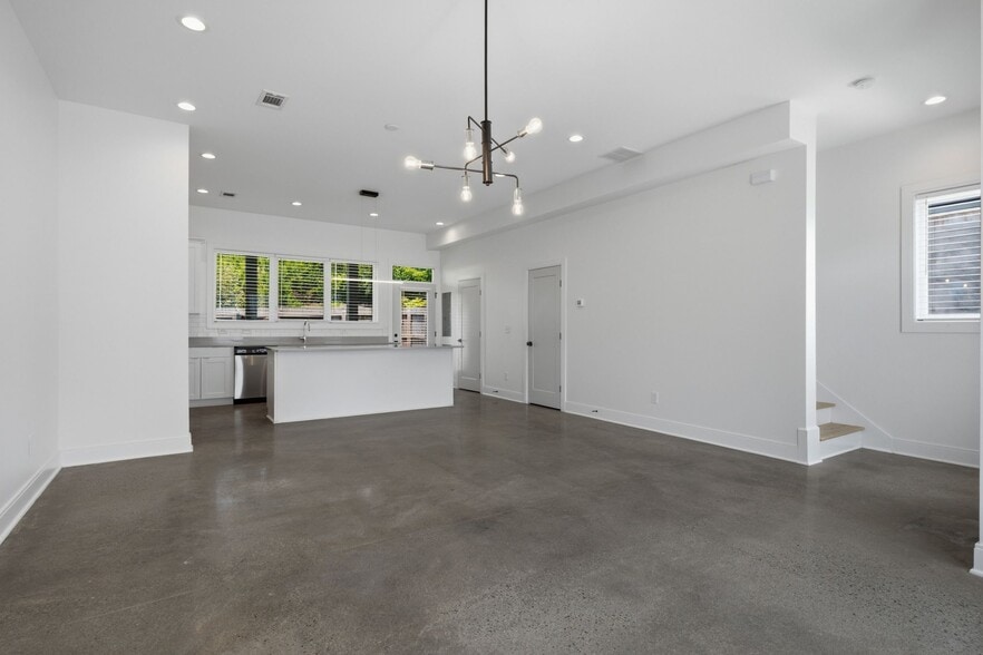 Building Photo - 1536 Yarra St