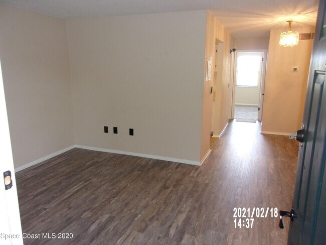 Building Photo - 2170 Knox McRae Dr