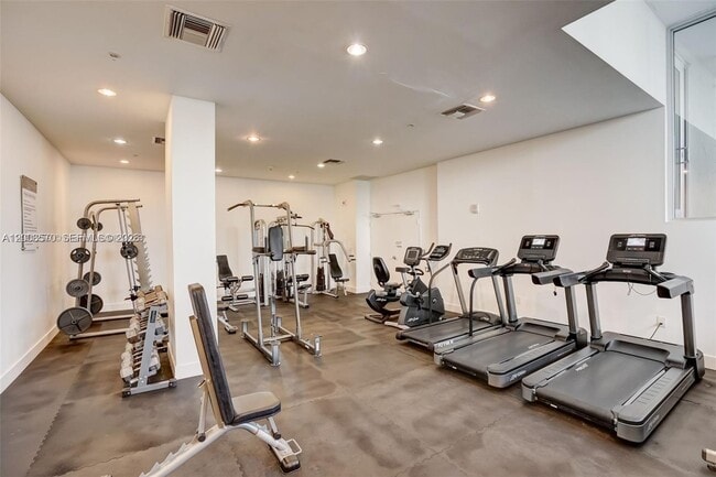 Building Photo - 2200 NE 4th Ave