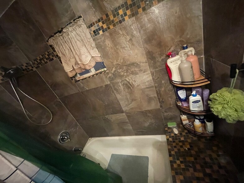 bathroom - 326 W Oliver St
