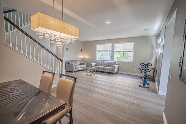 Building Photo - Beautiful 5-Bedroom Home with Outdoor Entertainer's Area in Valencia!