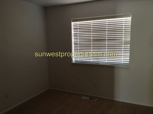 Building Photo - 3 Bedroom, 2 Bath 2 Garage Condominium