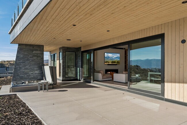 Building Photo - 3404 Wapiti Cyn Rd