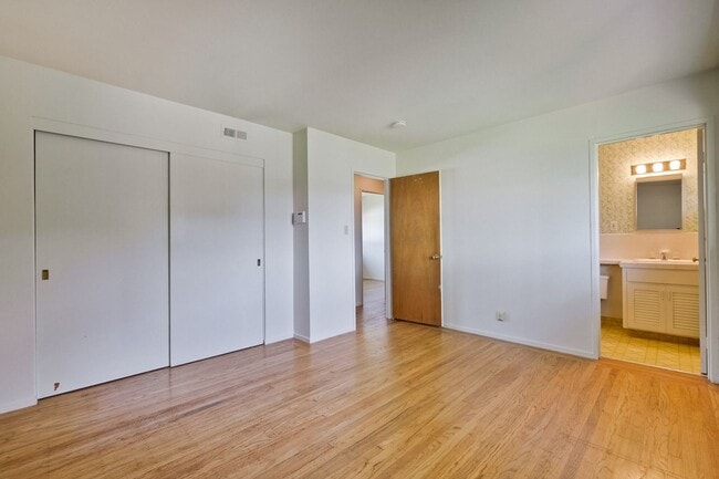 Building Photo - 160 Kit Carson Ct