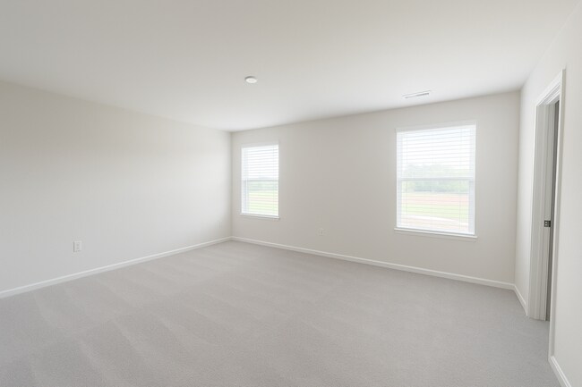 Building Photo - 4 Bedroom 2.5 Bathroom Home