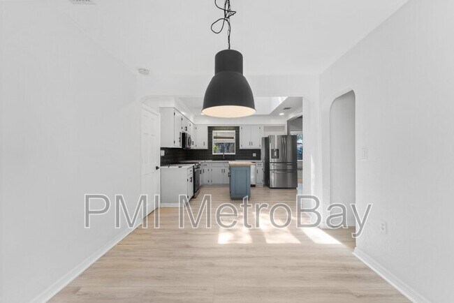 Building Photo - 4939 Woodland Dr