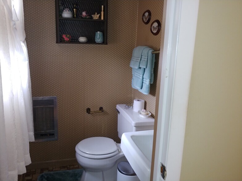 Building Photo - 1444 Simmons St