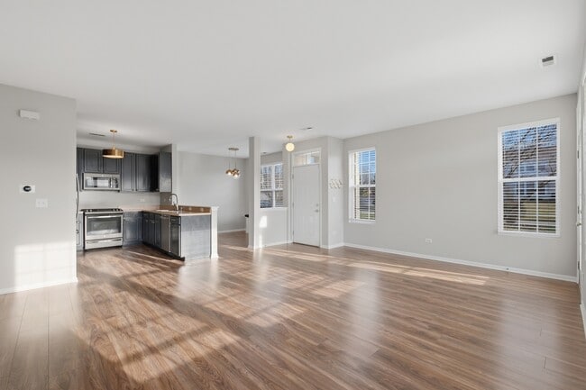 Building Photo - 1586 Millbrook Dr