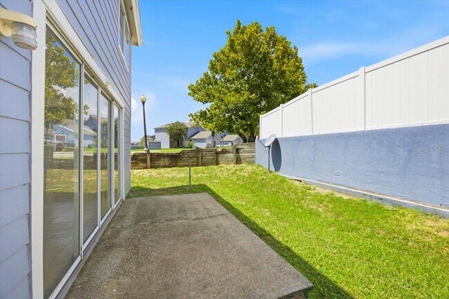 Building Photo - 102 Mango Dr
