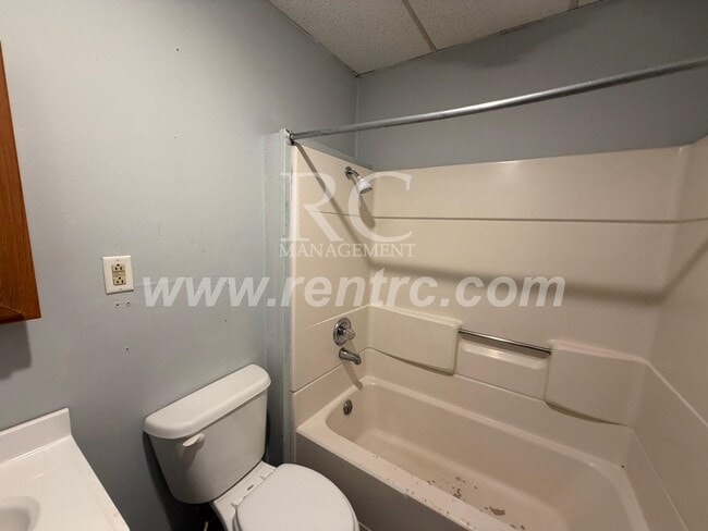 Building Photo - 425-3A Vermilion-N