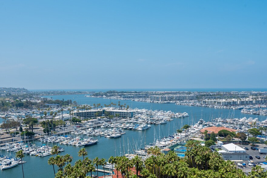 Building Photo - 13600 MARINA POINTE Dr
