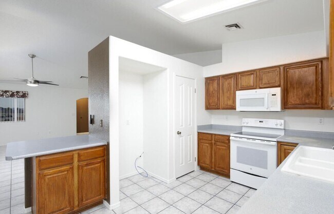Building Photo - 3 Bedroom - 2 Bath Pool Home