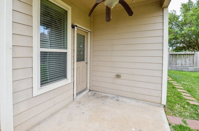 Building Photo - 3119 Balch Springs Ln