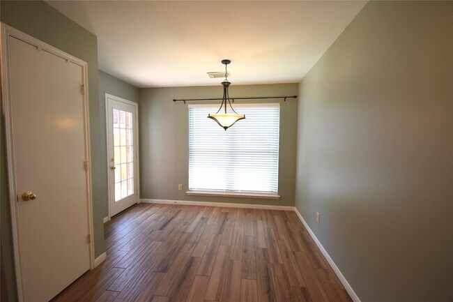 Building Photo - 18010 Golden Ridge Dr
