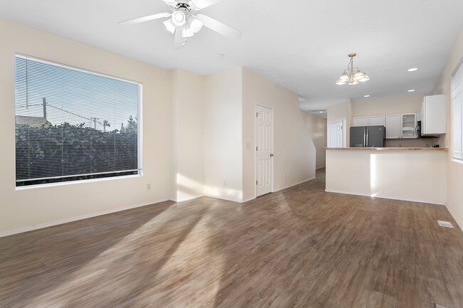 Building Photo - Large 3 bedroom 2.5 Bath Home! Tour Today!