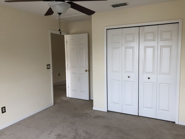 Building Photo - 10522 Angler Ct