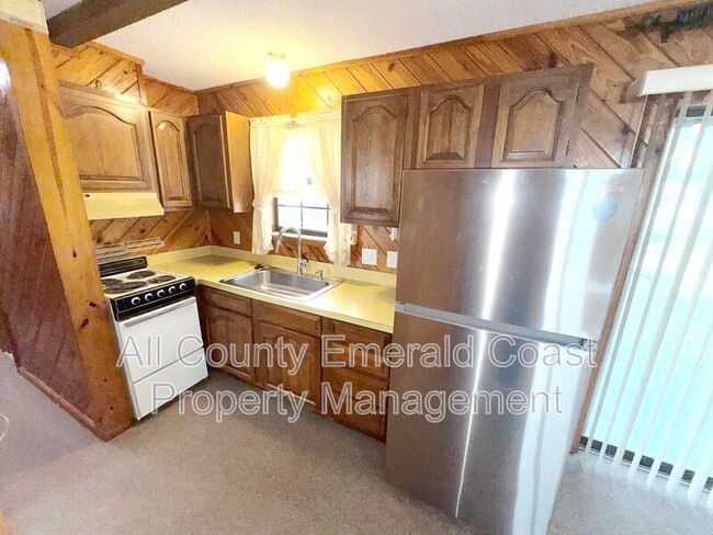 Building Photo - 504 Kelly St