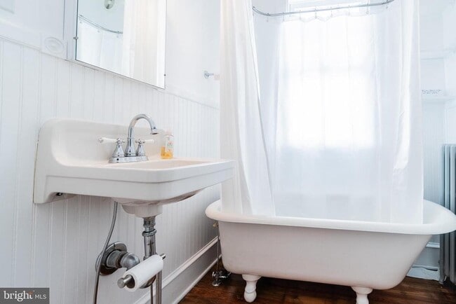 Building Photo - 928 19th St S