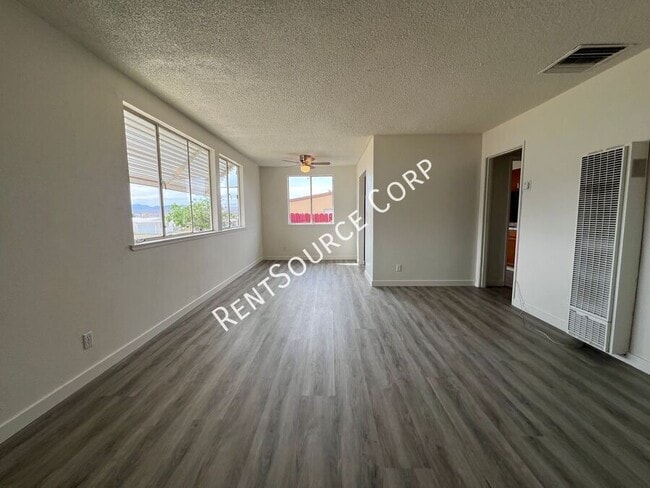Building Photo - 650 Muriel Dr