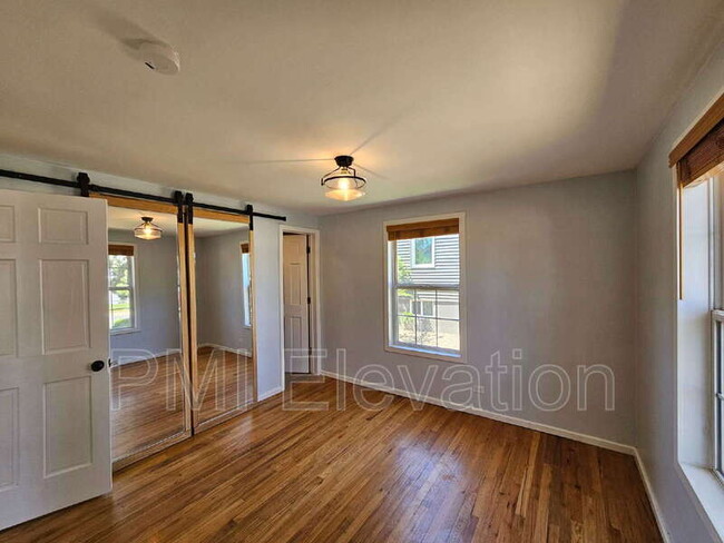 Building Photo - 1332 W Virginia Ave