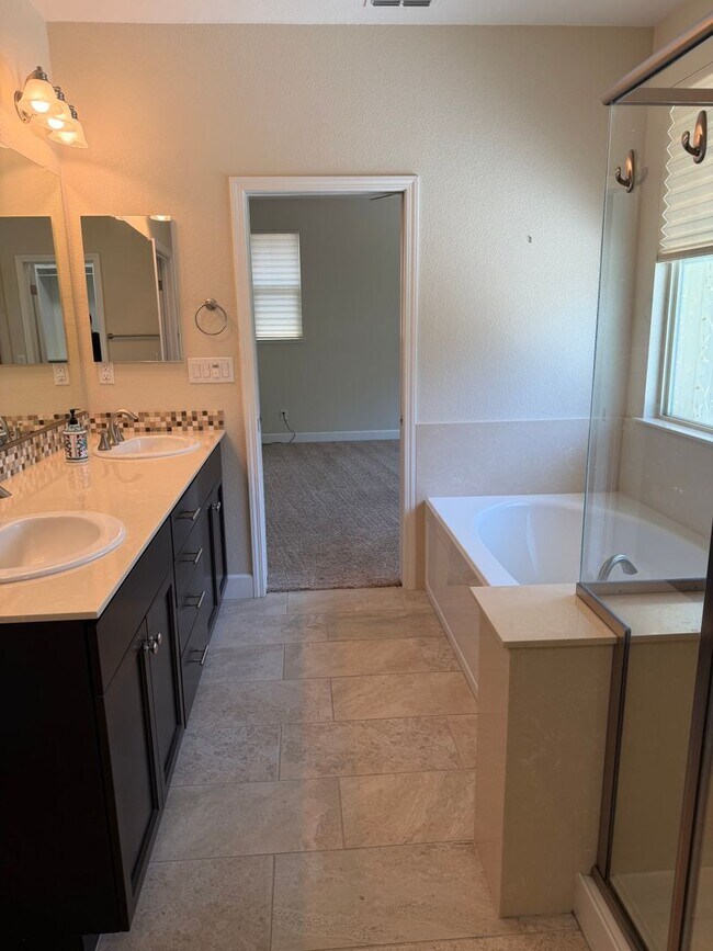 Building Photo - 4668 Lue Ln