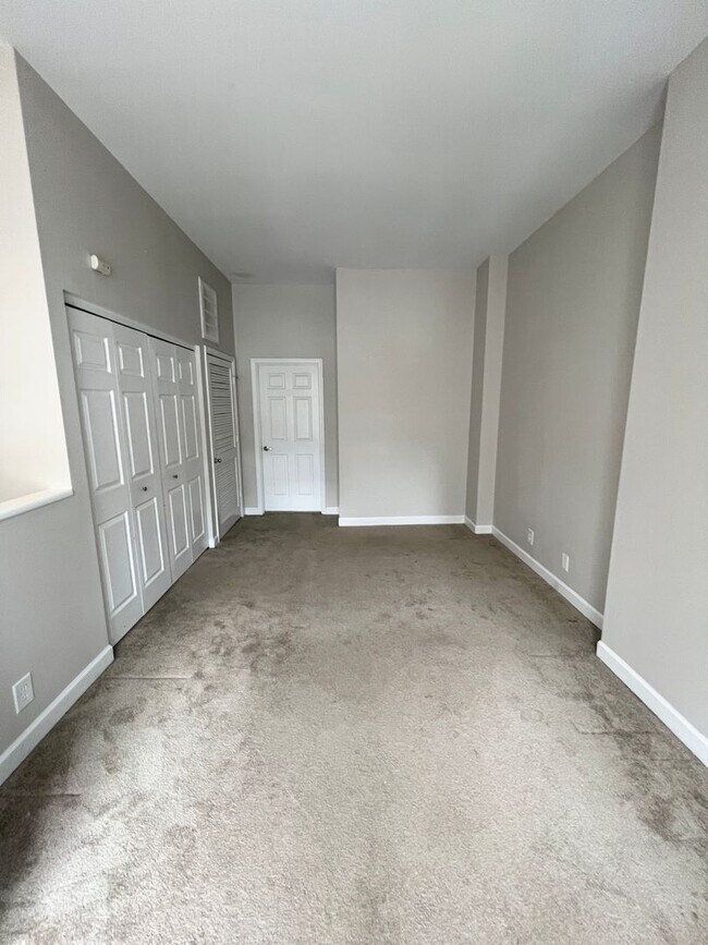 Building Photo - 2110 S 11th St