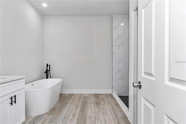 Building Photo - 586 Marion Oaks Trail