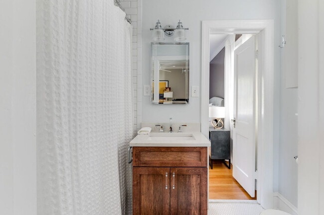 Building Photo - 5000 Bromley Ln