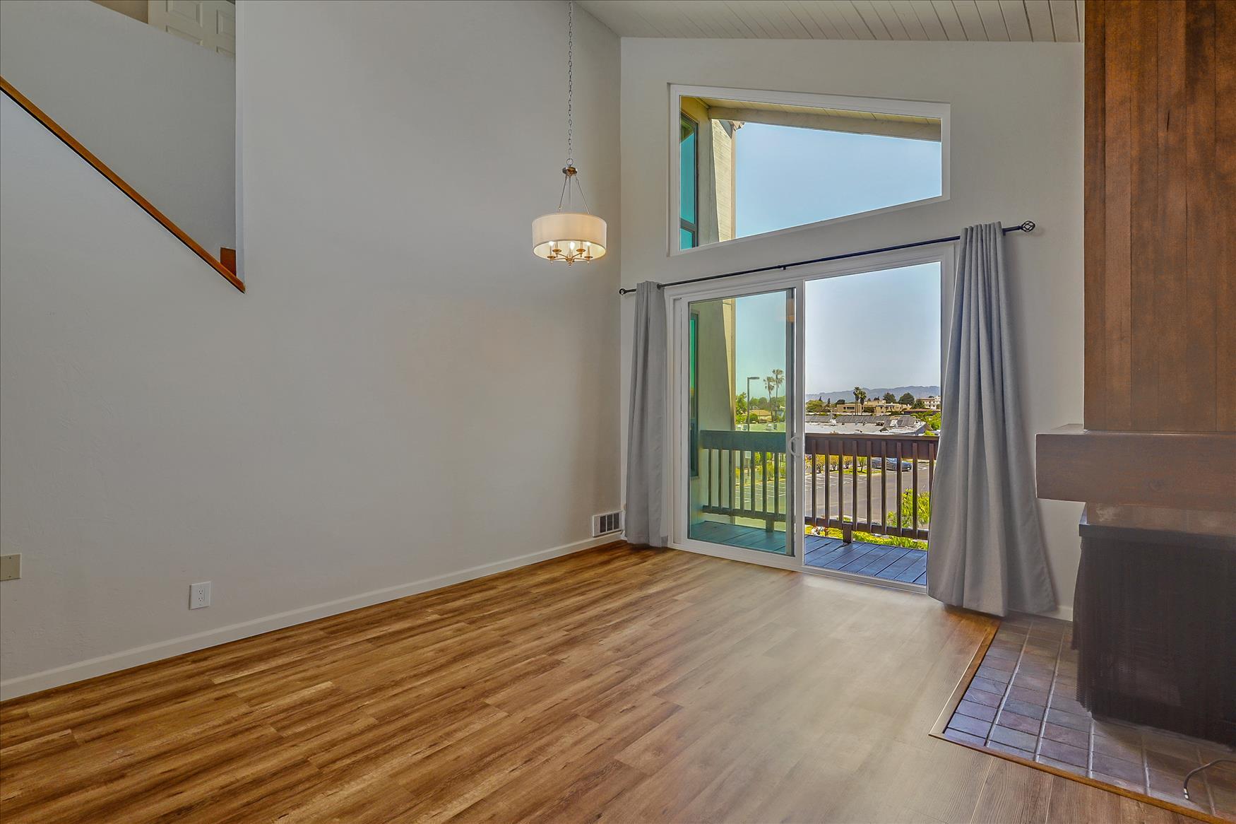 Building Photo - 2101 Shoreline