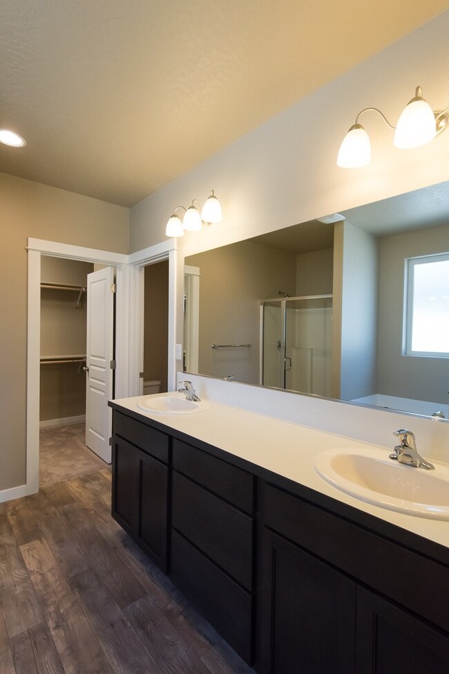 Building Photo - New 4 Bedroom Home in Post Falls with 3 Car Garage!