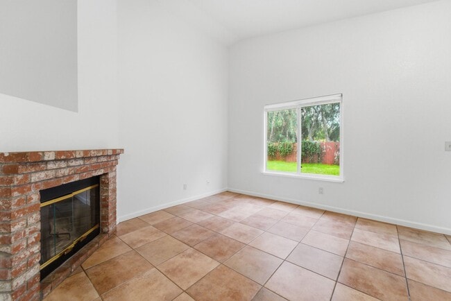 Building Photo - Olivehurst Living: 4 Beds, 2 Baths with Easy Commuting